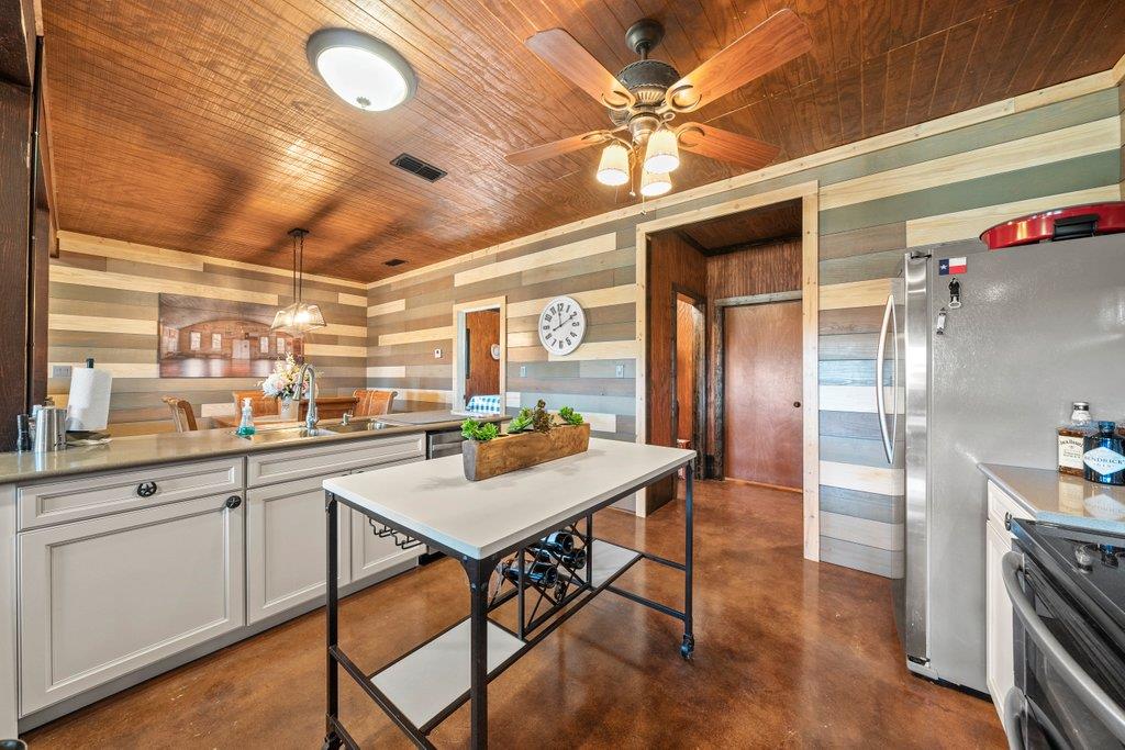 3259 Schumann Rd, Stonewall, TX 78671