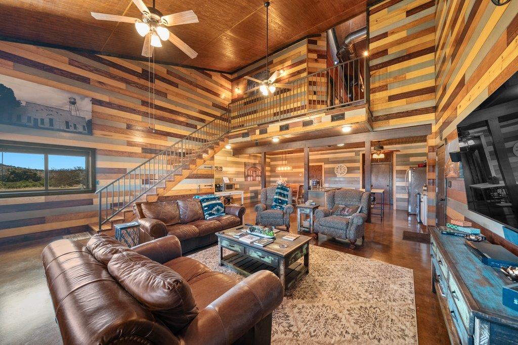 3259 Schumann Rd, Stonewall, TX 78671