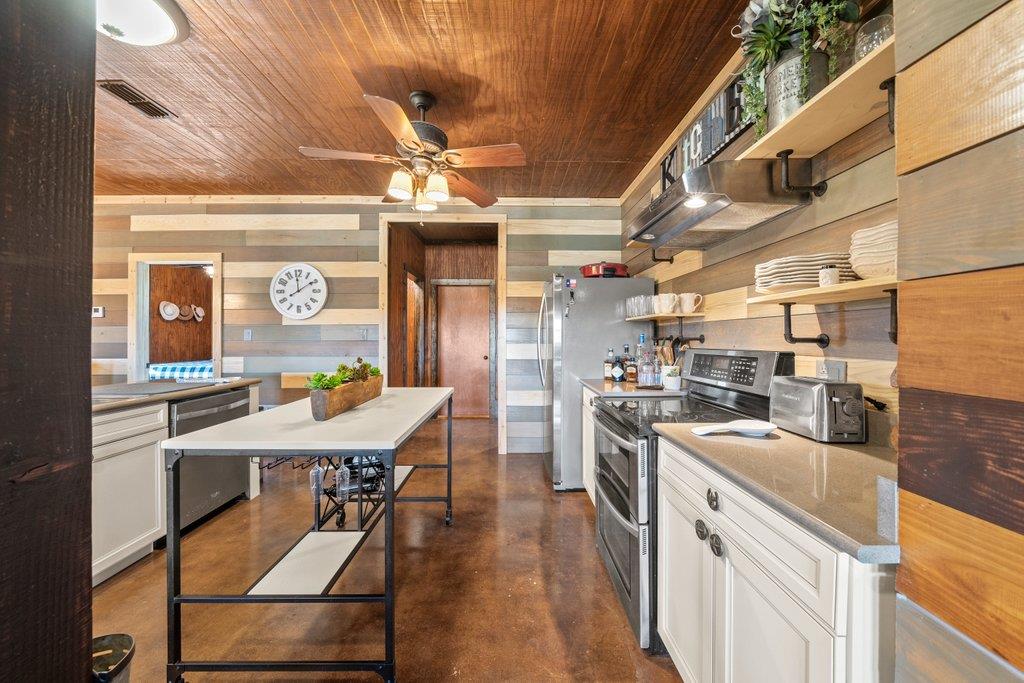 3259 Schumann Rd, Stonewall, TX 78671