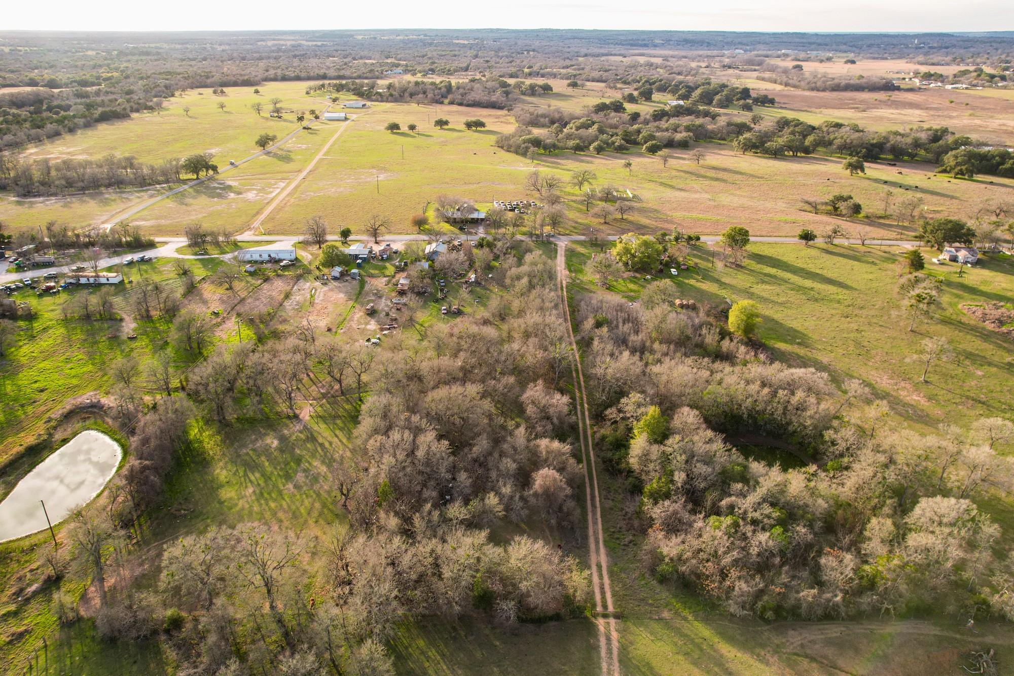 269 Old Lake Rd, Smithville, TX 78957
