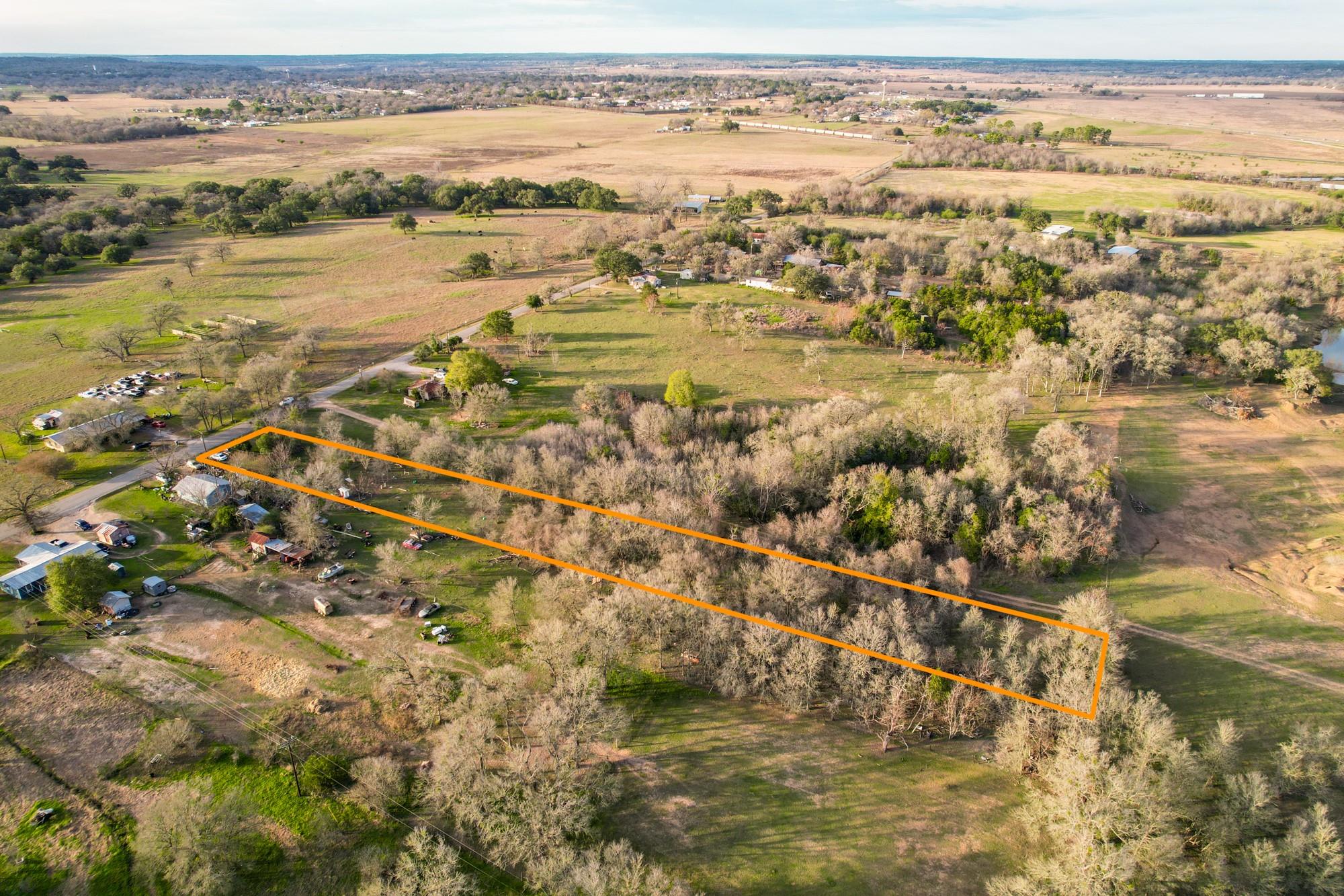 269 Old Lake Rd, Smithville, TX 78957