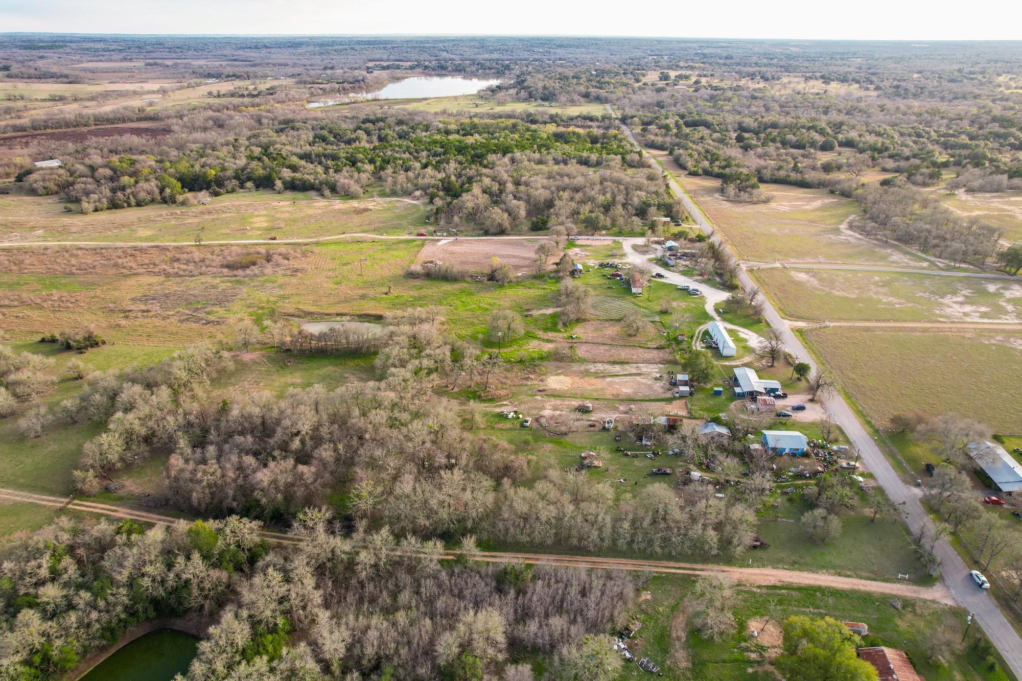 269 Old Lake Rd, Smithville, TX 78957