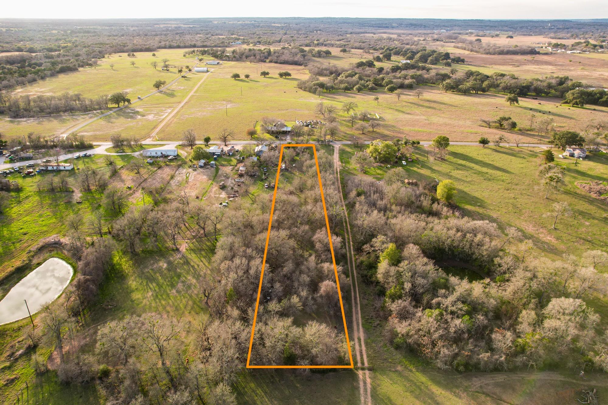 269 Old Lake Rd, Smithville, TX 78957