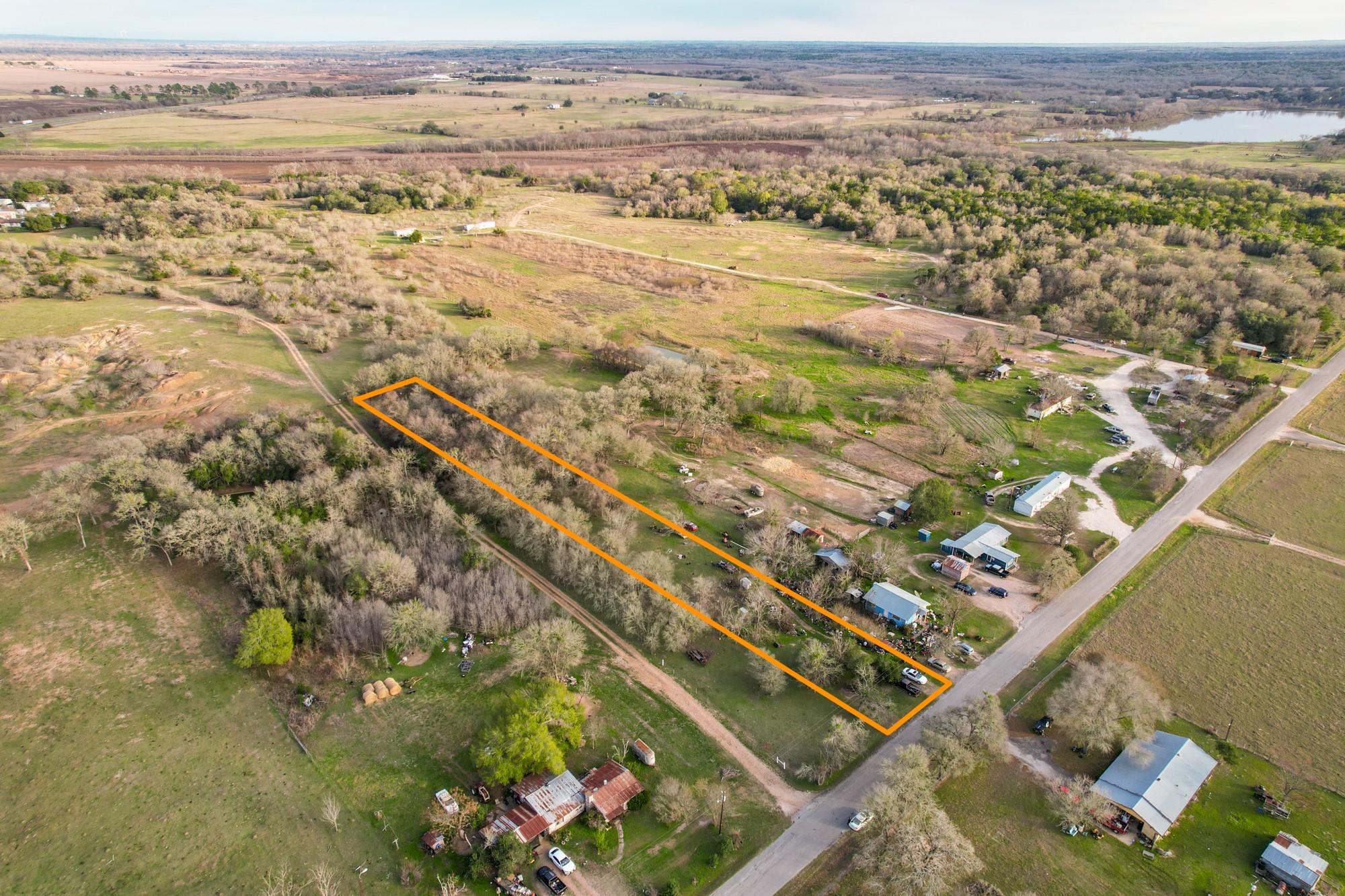 269 Old Lake Rd, Smithville, TX 78957