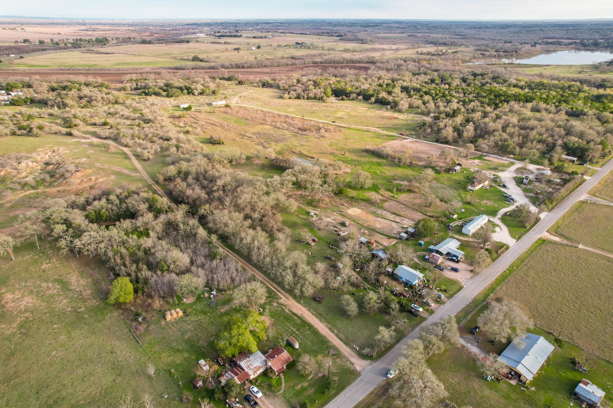 269 Old Lake Rd, Smithville, TX 78957