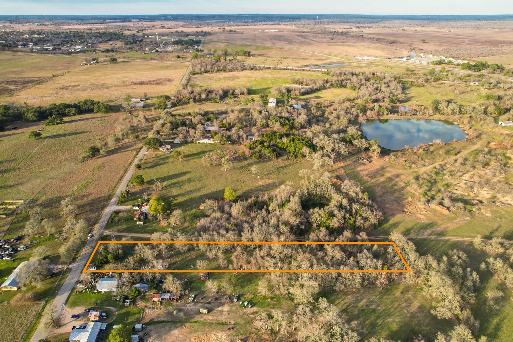 269 Old Lake Rd, Smithville, TX 78957