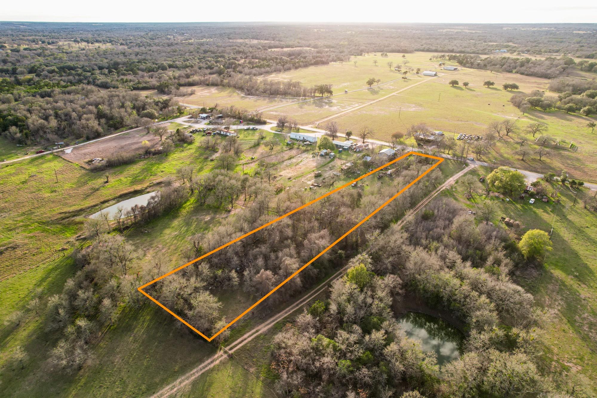 269 Old Lake Rd, Smithville, TX 78957