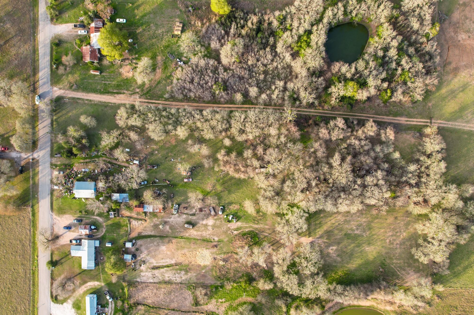 269 Old Lake Rd, Smithville, TX 78957