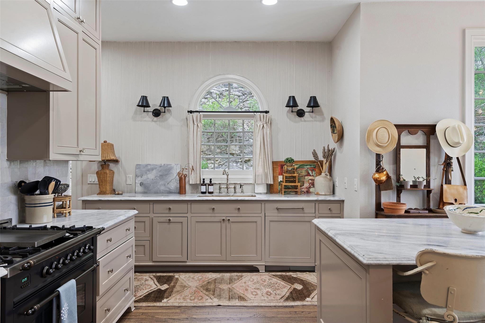 6203 Ledge Mountain Dr, Austin, TX 78731