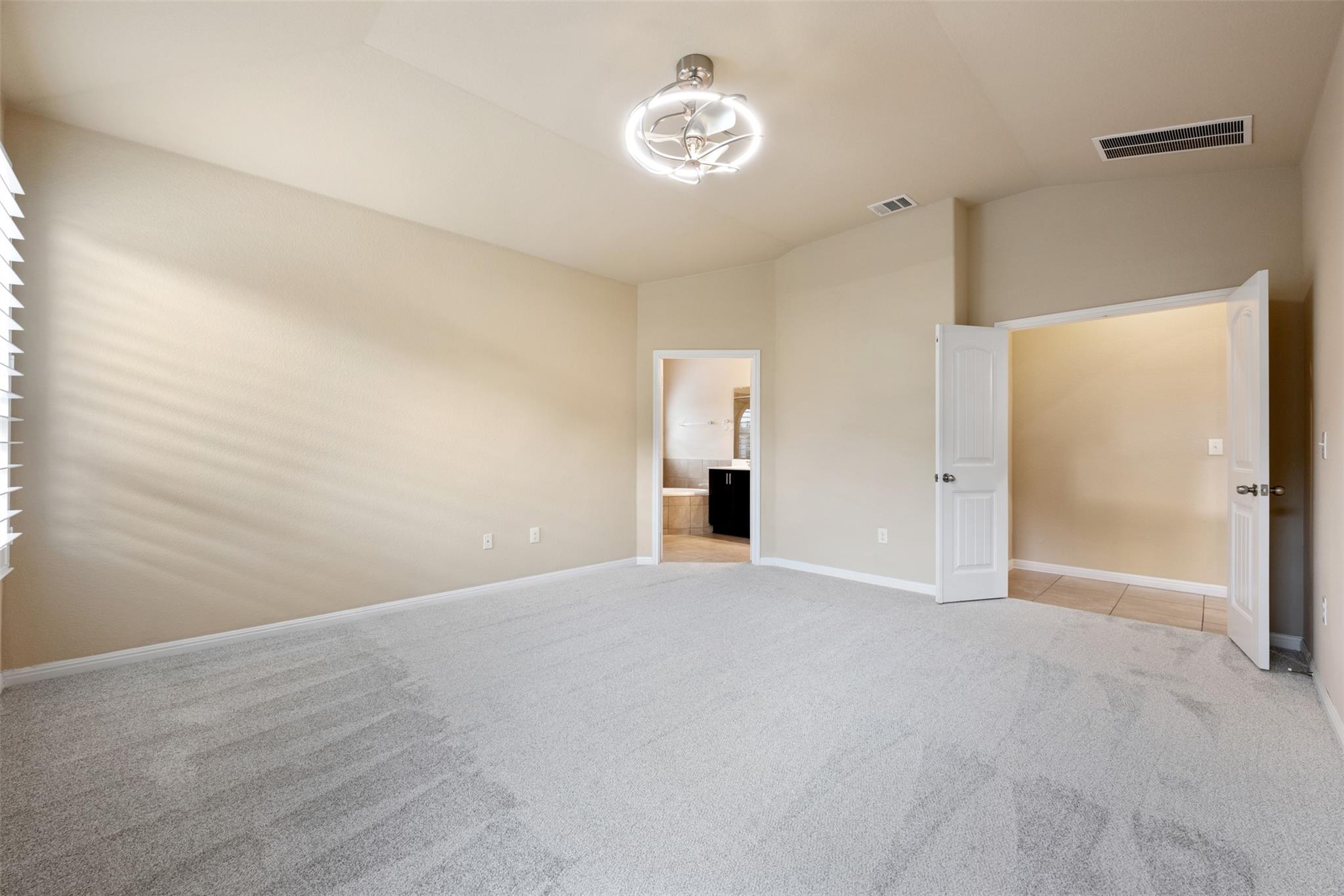 533 Flag Ln, Leander, TX 78641