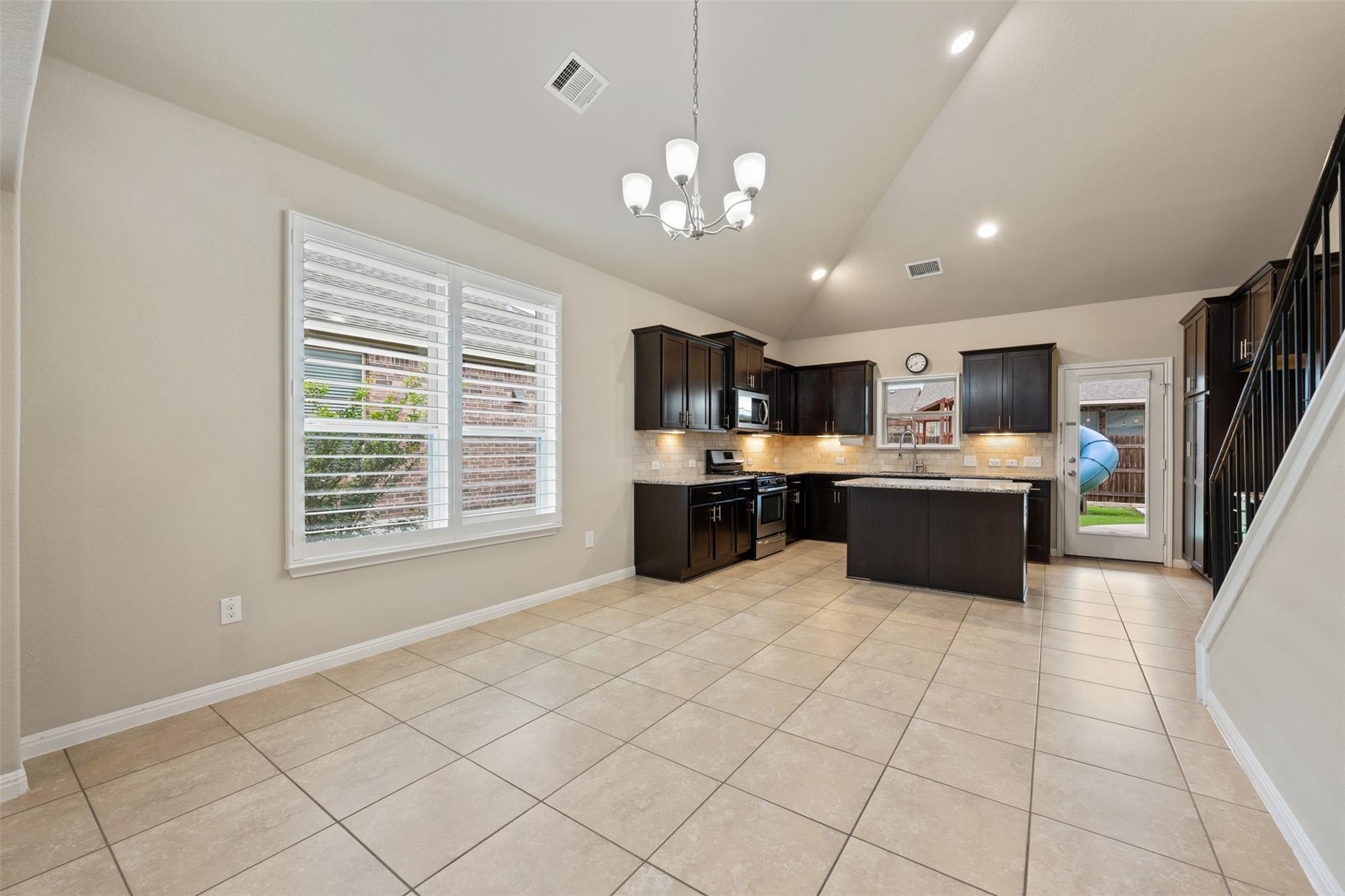 533 Flag Ln, Leander, TX 78641