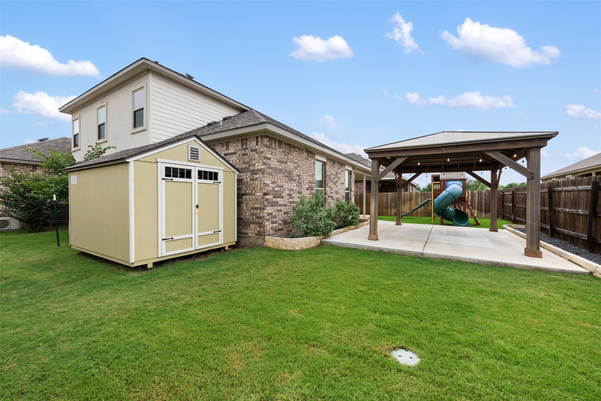 533 Flag Ln, Leander, TX 78641