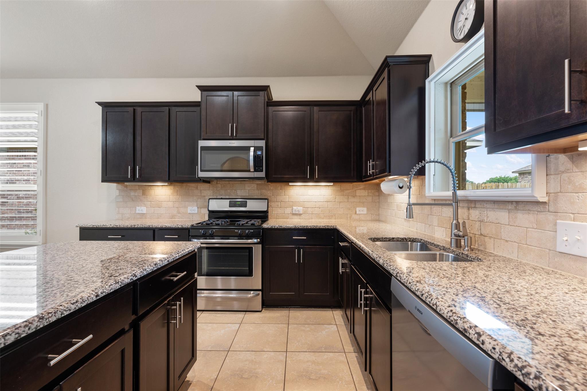 533 Flag Ln, Leander, TX 78641