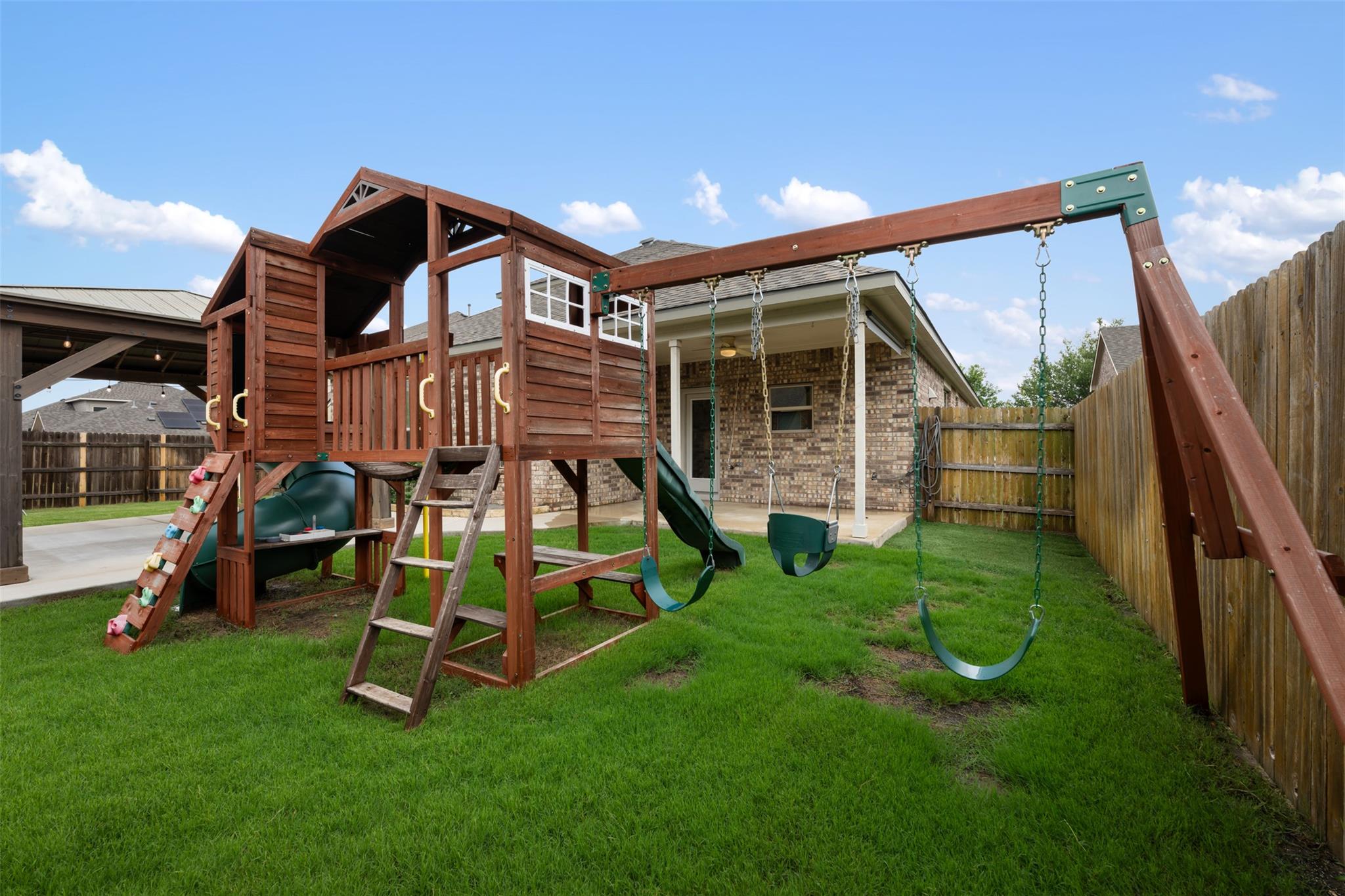 533 Flag Ln, Leander, TX 78641