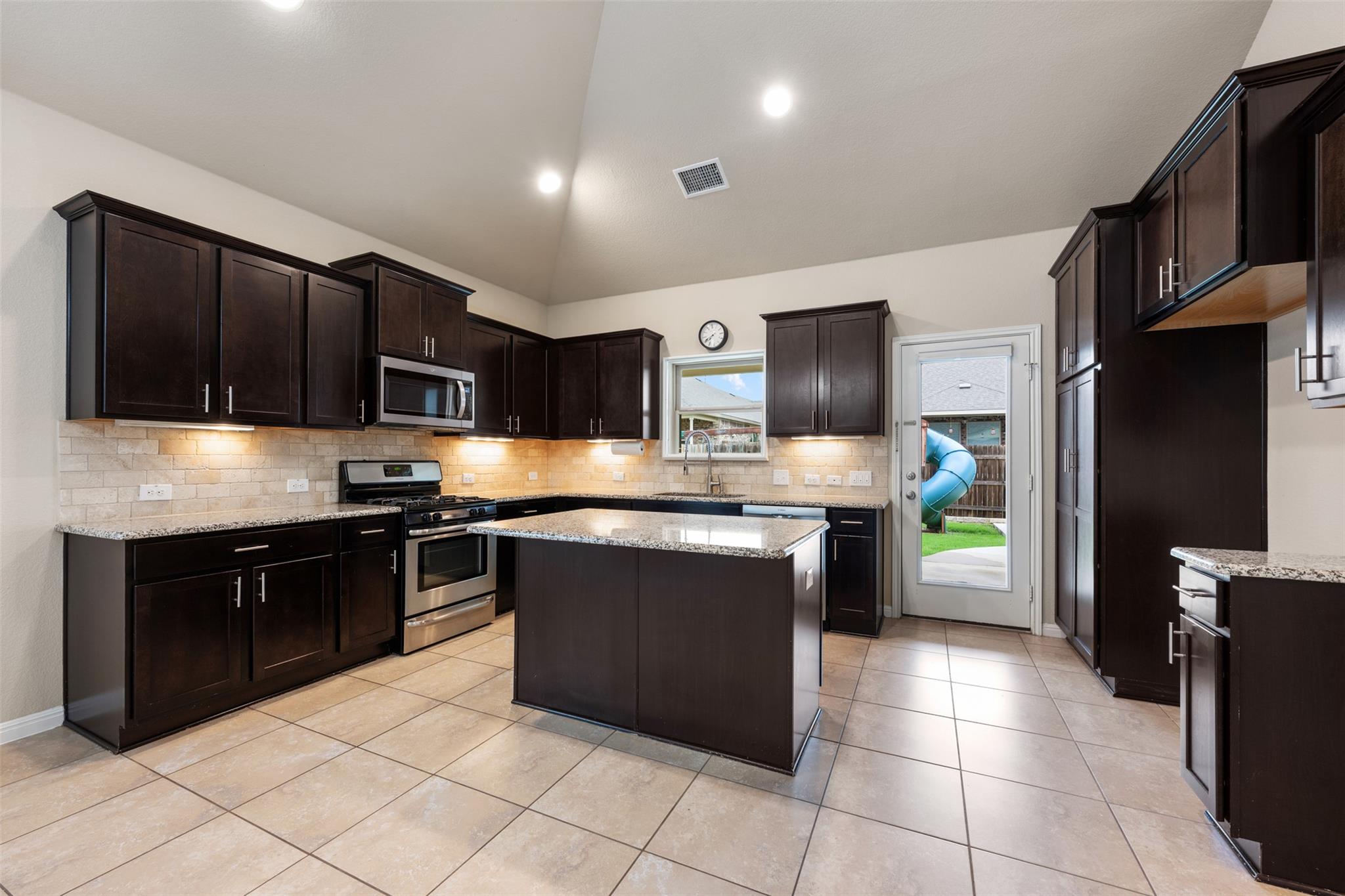 533 Flag Ln, Leander, TX 78641