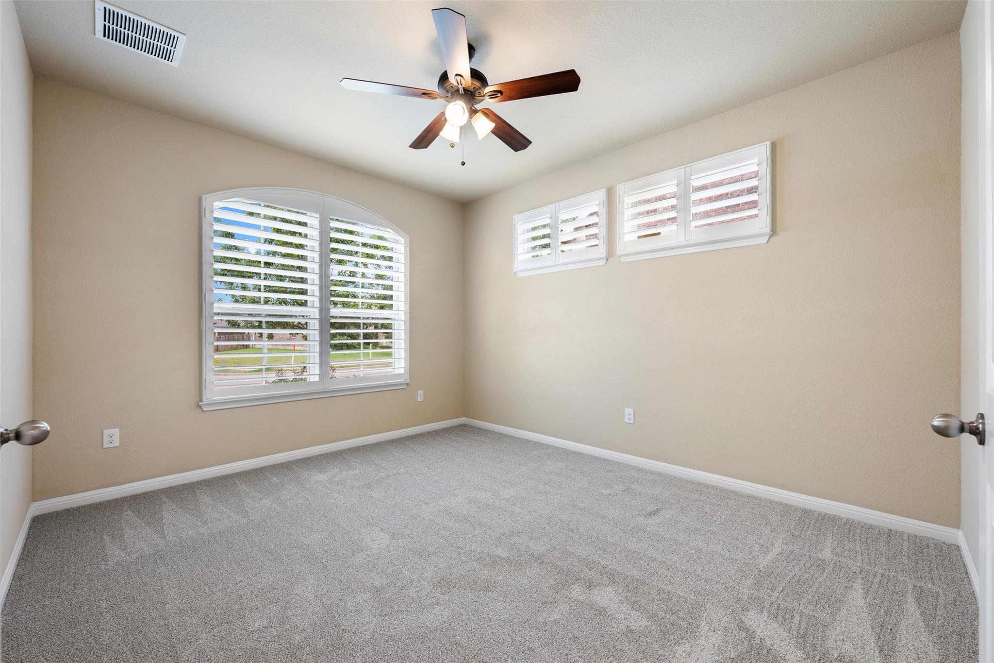 533 Flag Ln, Leander, TX 78641