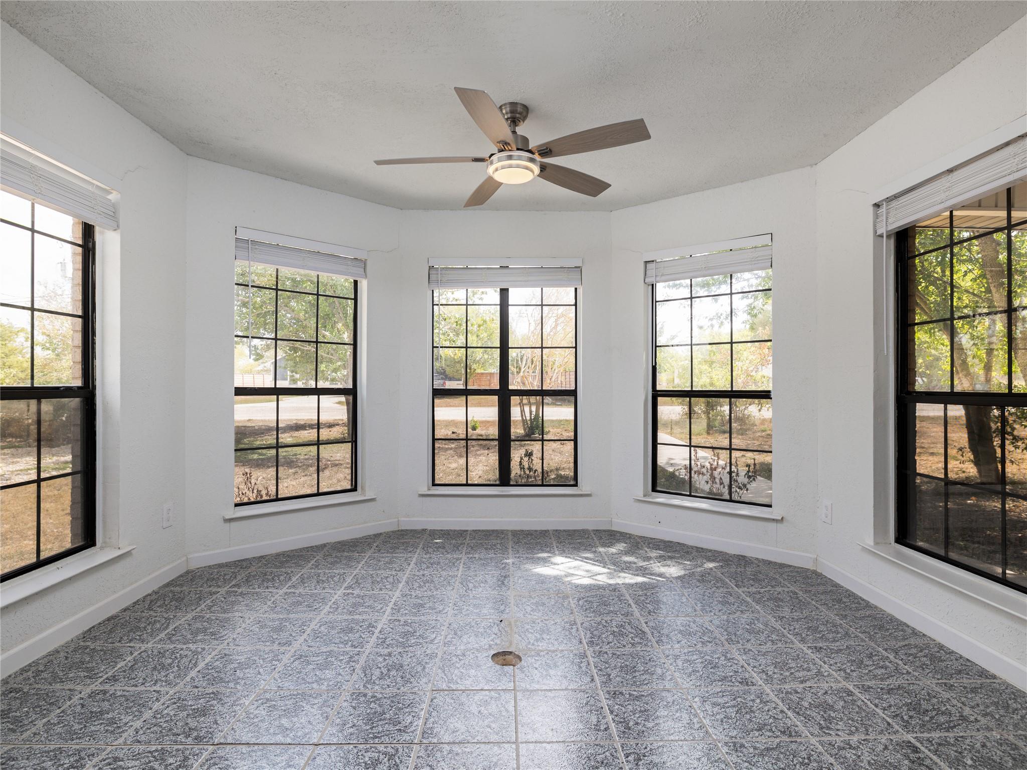 148 Discovery Ln, San Marcos, TX 78666