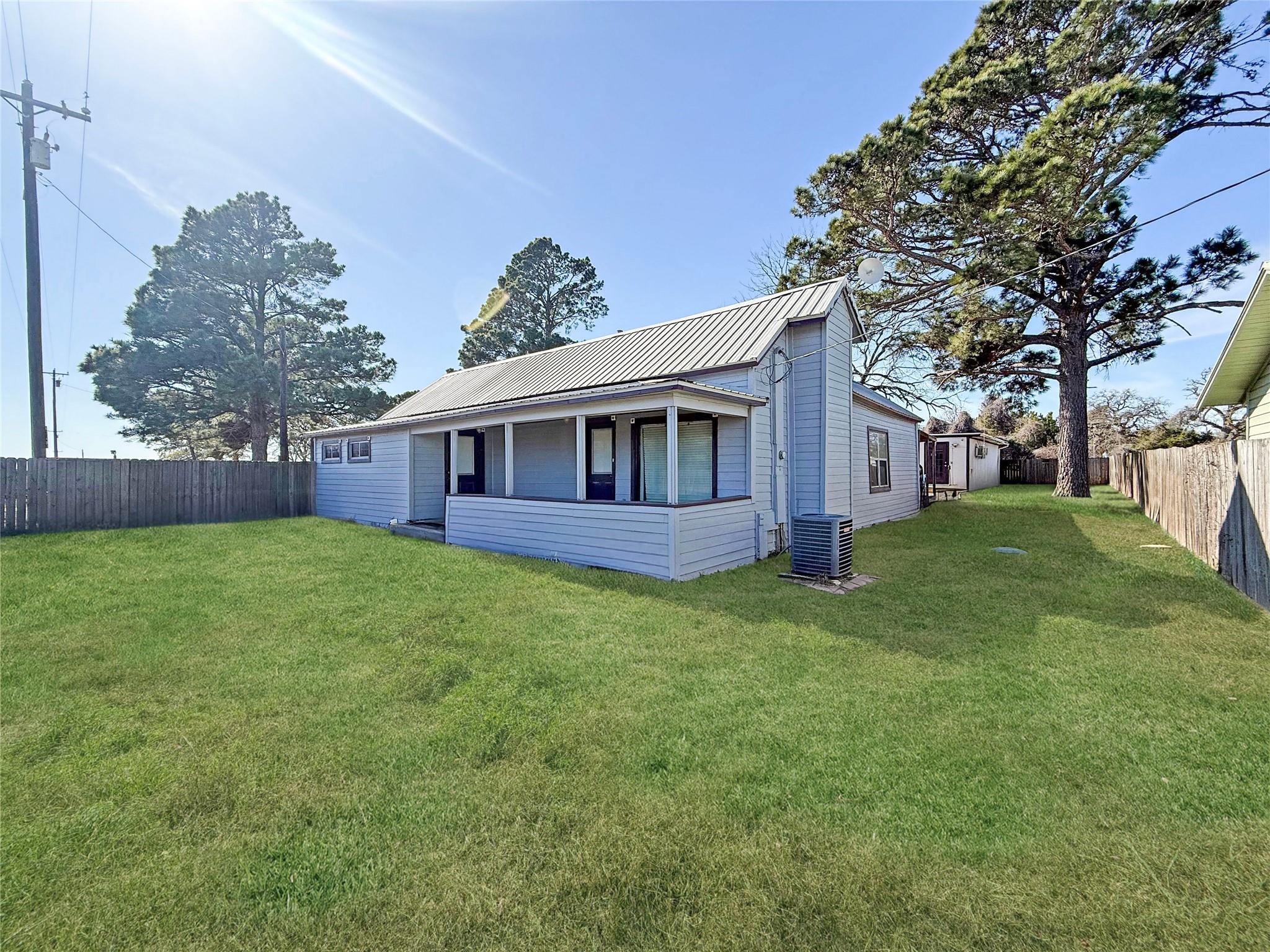 11143 N Highway 77, Lexington, TX 78947