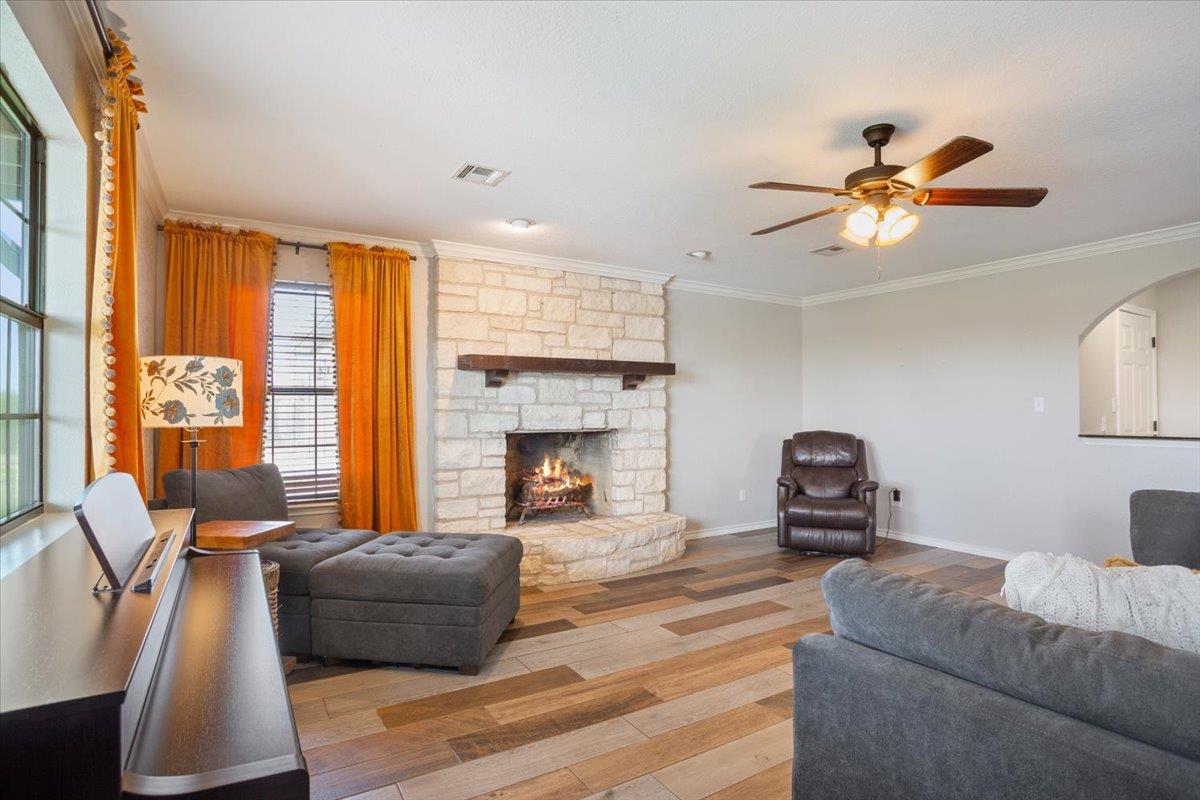 8600 Five Wells Rd, Rogers, TX 76569