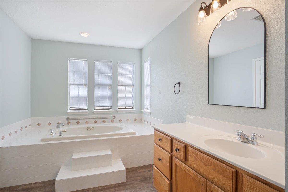 8600 Five Wells Rd, Rogers, TX 76569