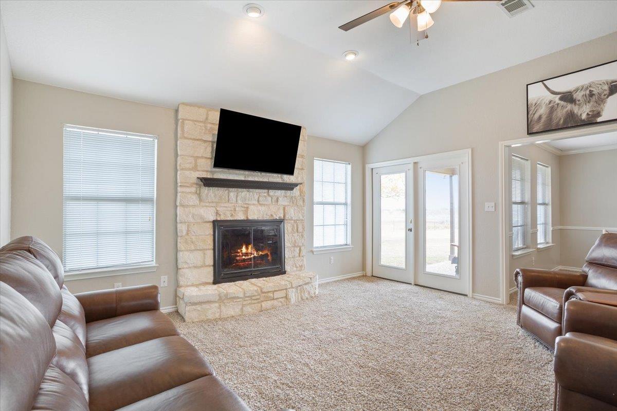 8600 Five Wells Rd, Rogers, TX 76569