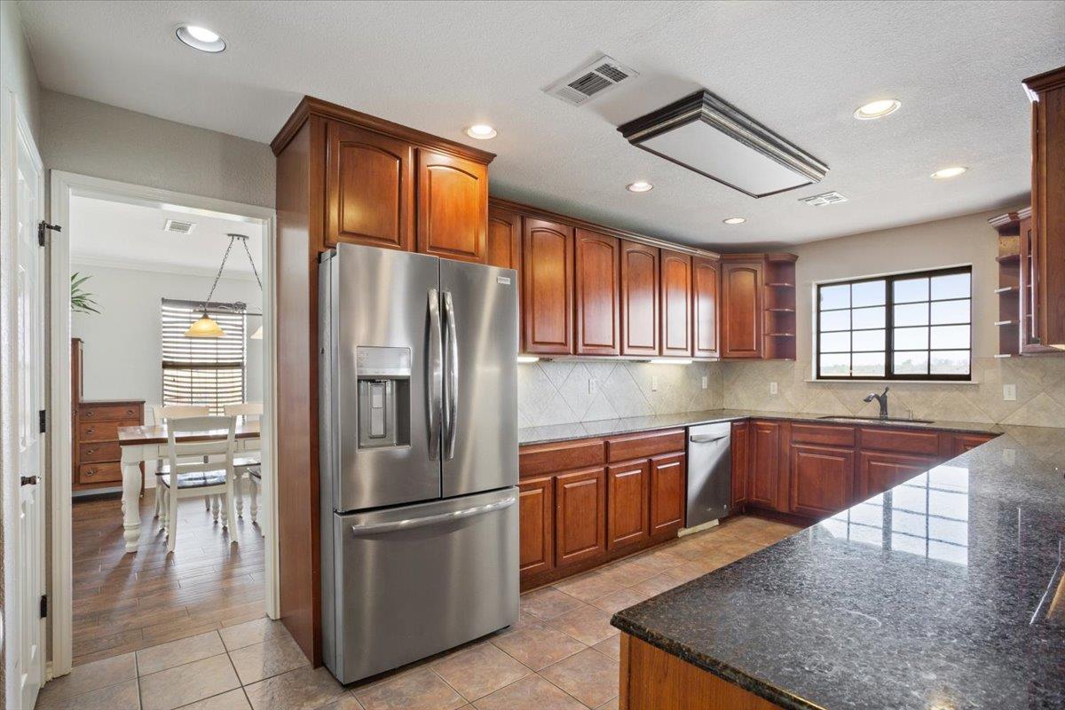 8600 Five Wells Rd, Rogers, TX 76569