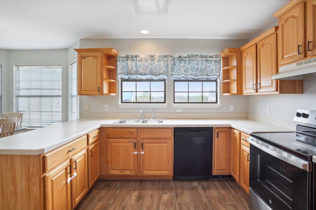 8600 Five Wells Rd, Rogers, TX 76569