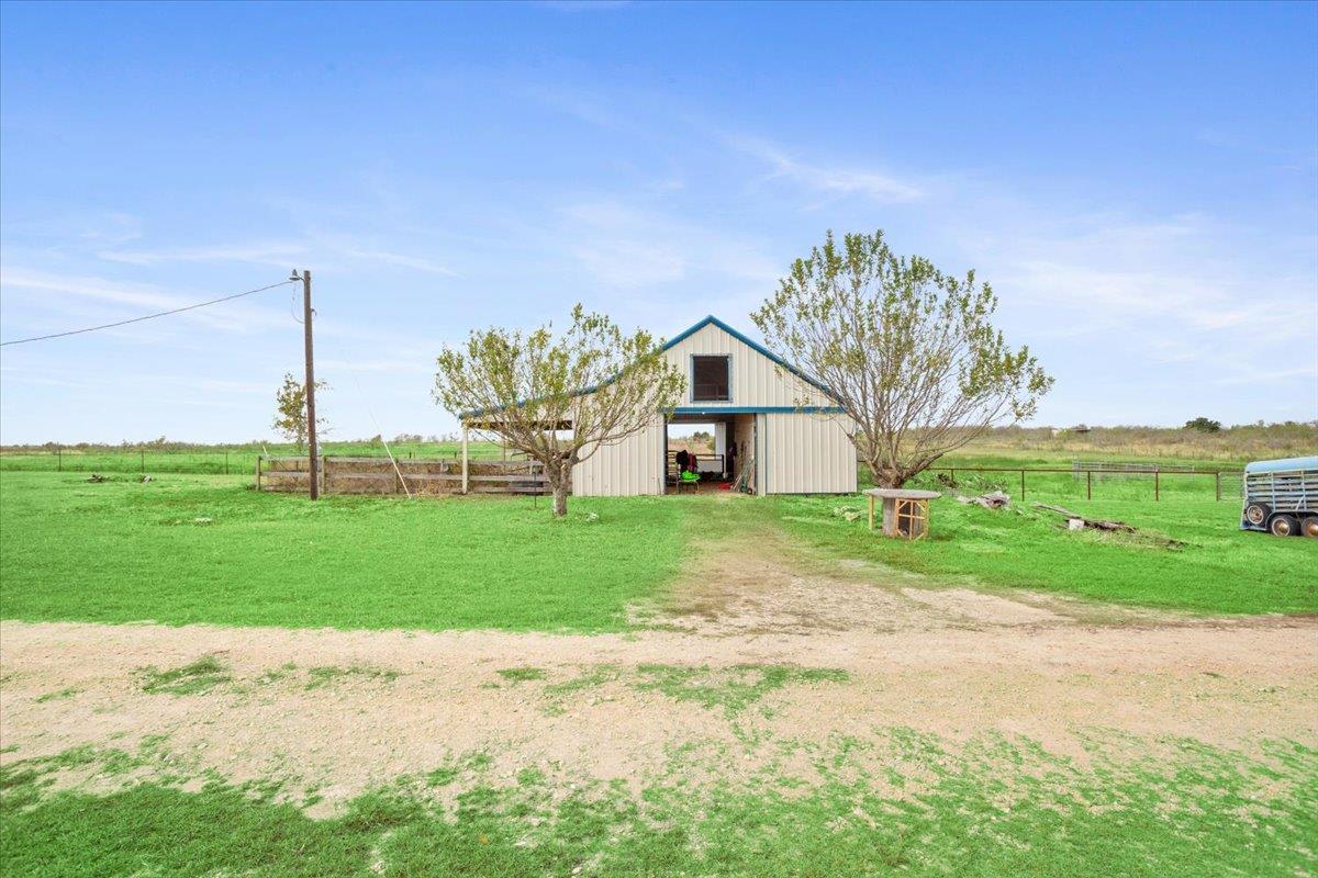 8600 Five Wells Rd, Rogers, TX 76569