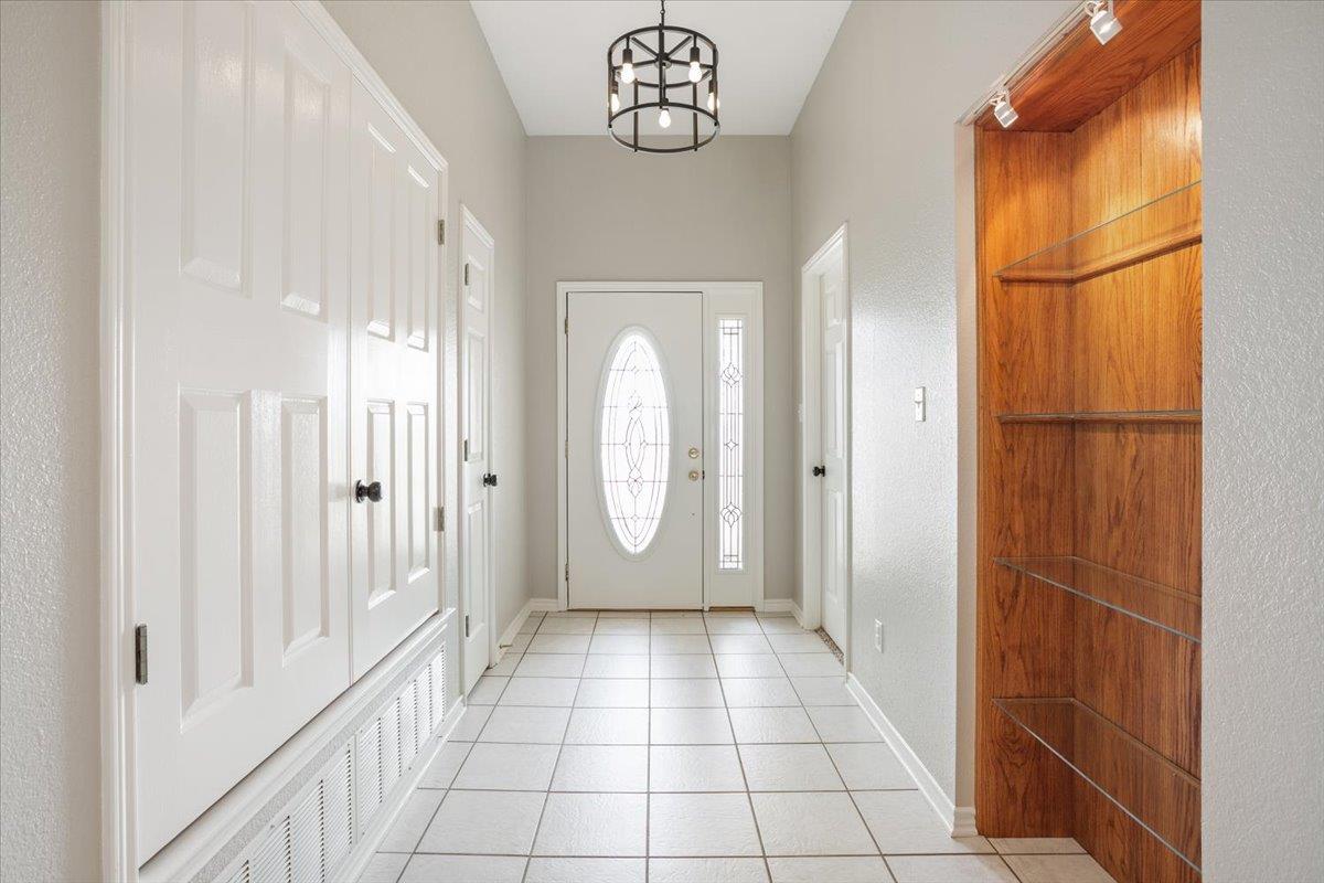 8600 Five Wells Rd, Rogers, TX 76569