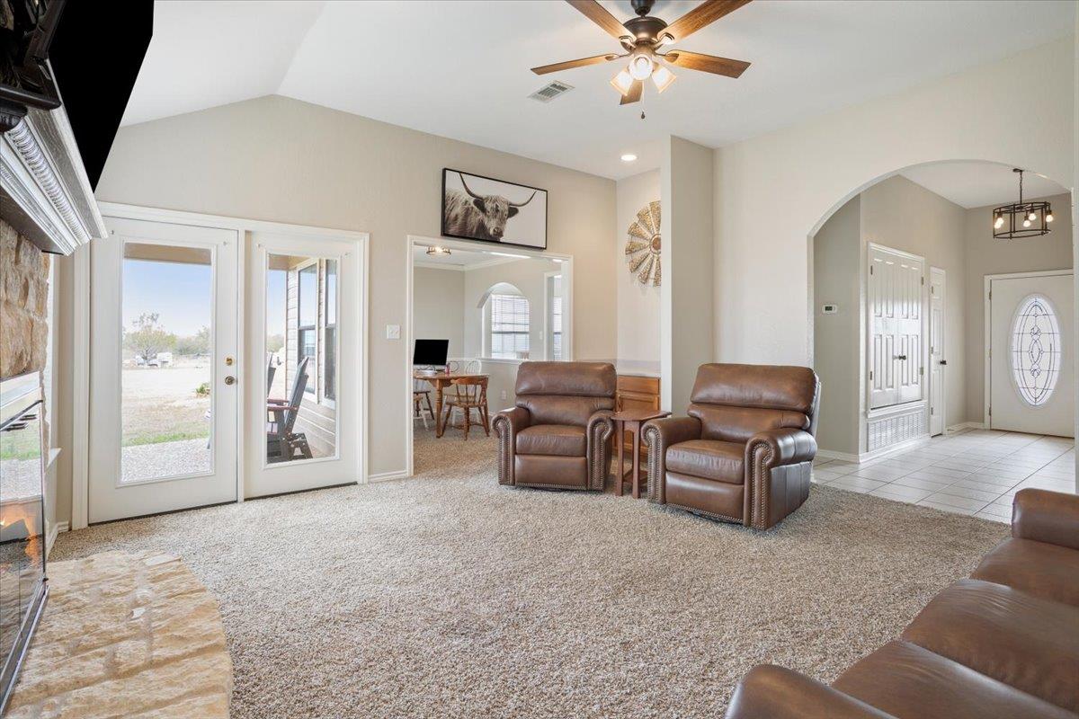 8600 Five Wells Rd, Rogers, TX 76569