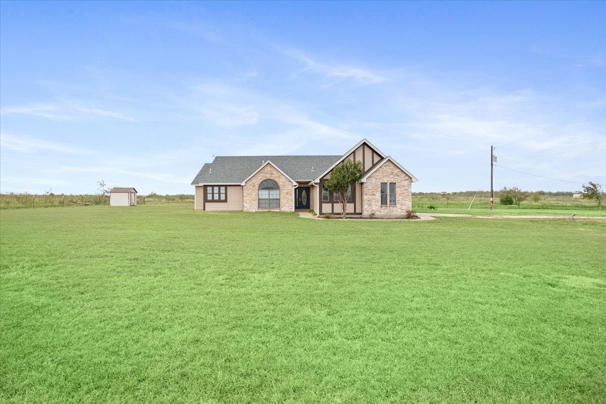 8600 Five Wells Rd, Rogers, TX 76569