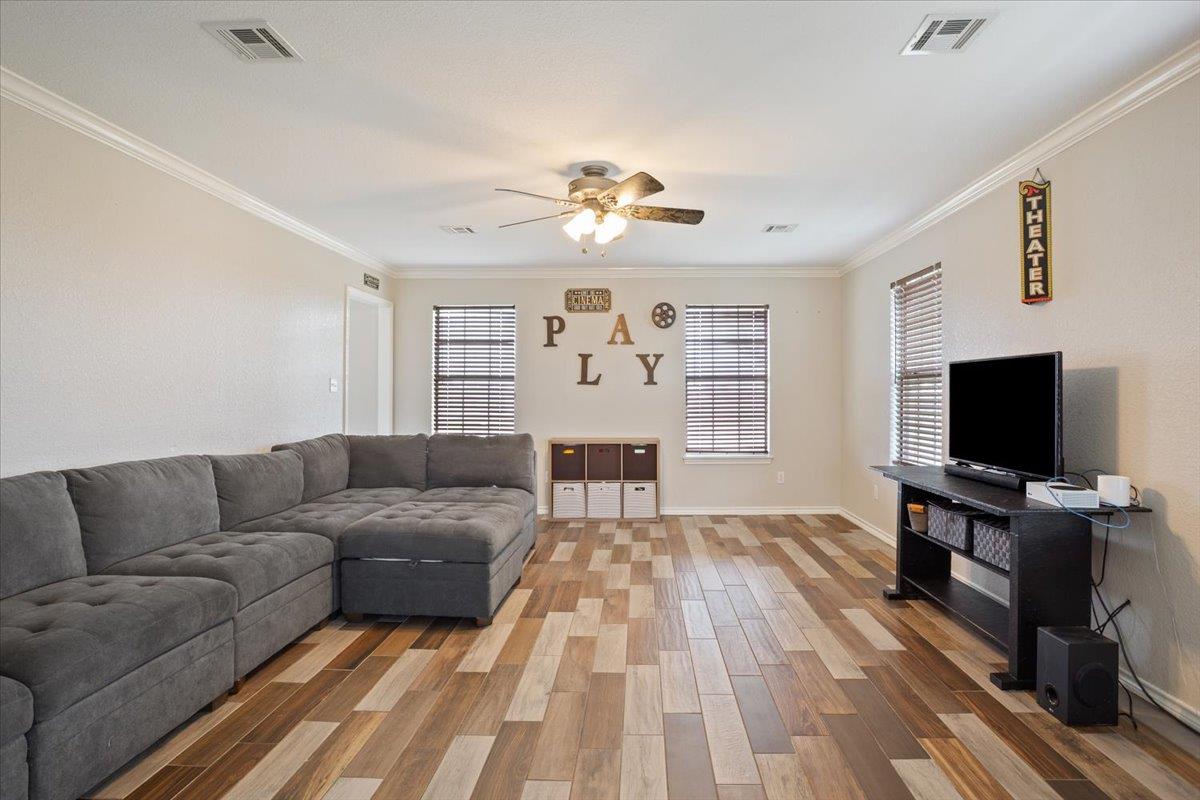 8600 Five Wells Rd, Rogers, TX 76569