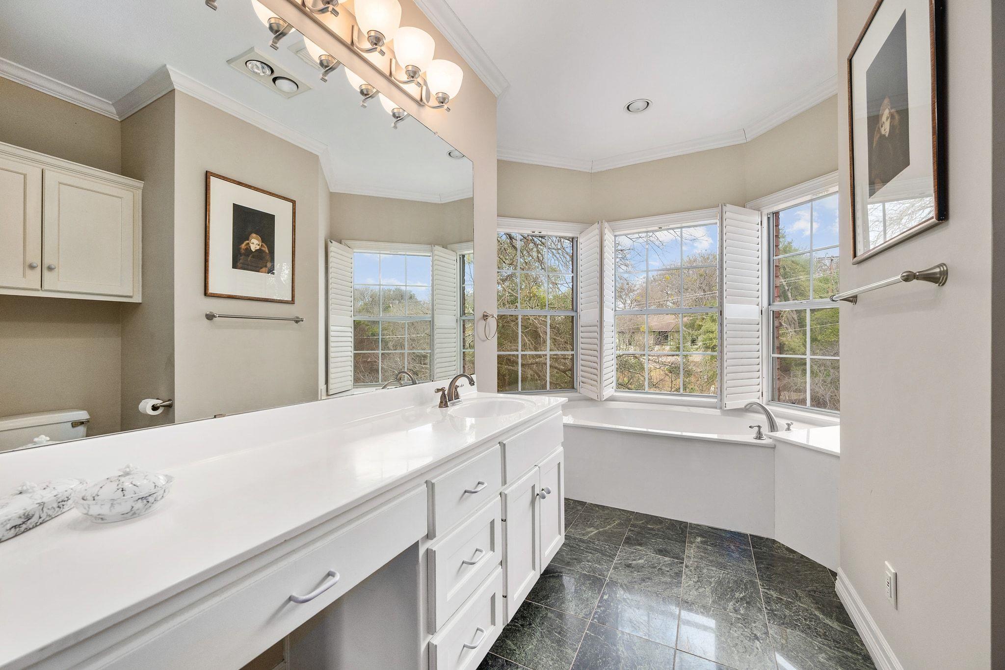 2716 Hillview Green Ln, Austin, TX 78703