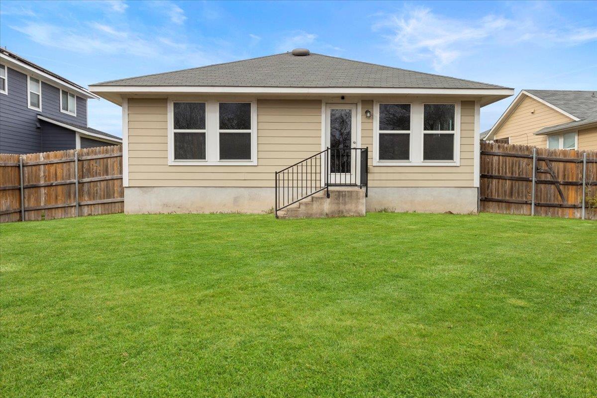 123 Saranac Dr, Elgin, TX 78621