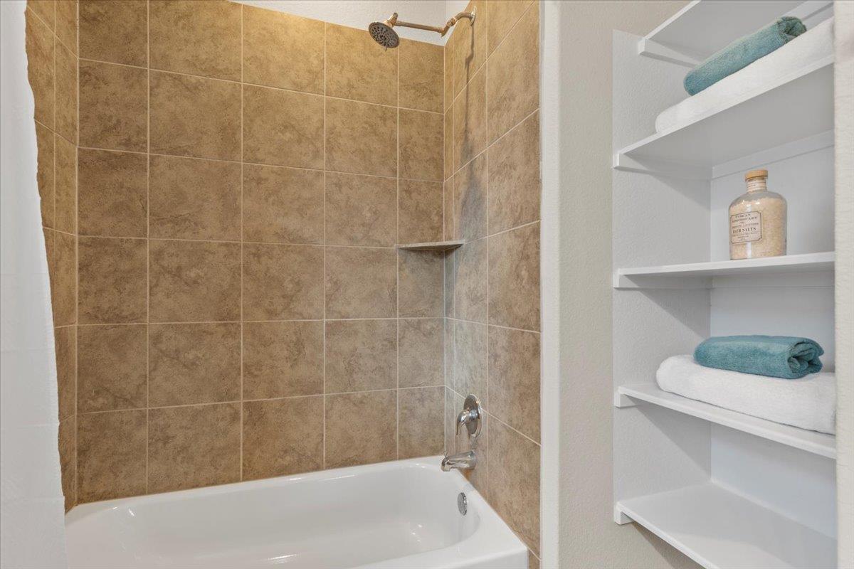 123 Saranac Dr, Elgin, TX 78621