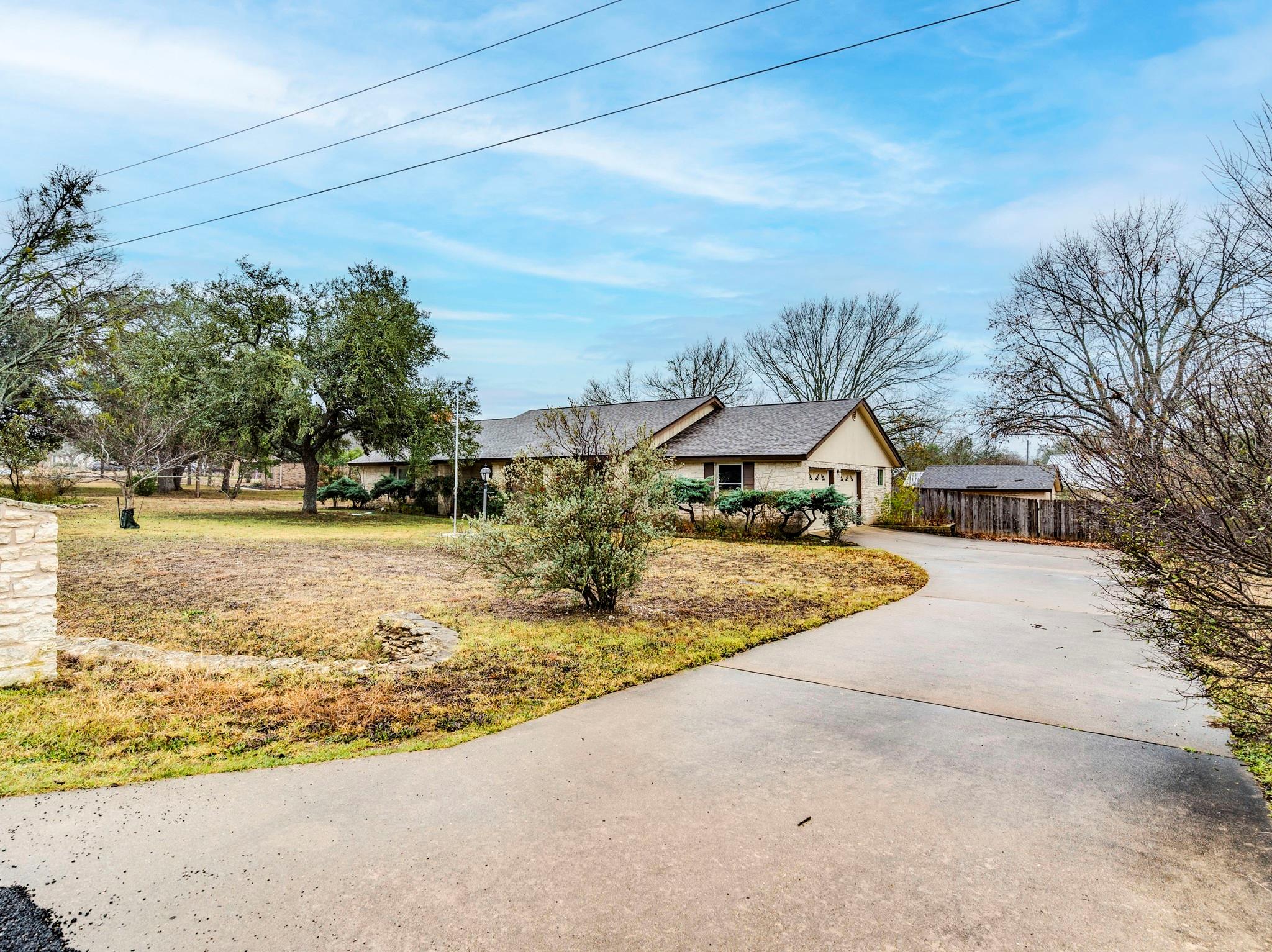 317 Cedar Dr, Mountain City, TX 78610