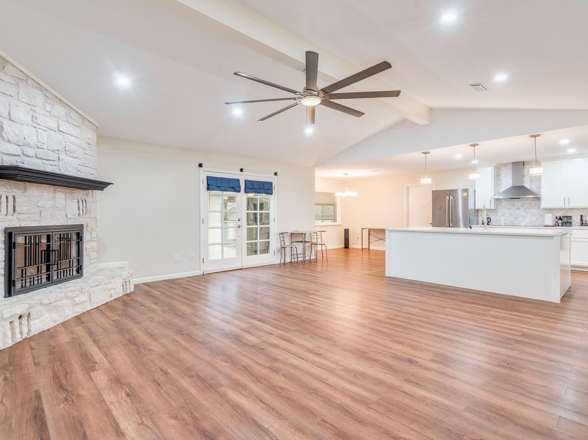 317 Cedar Dr, Mountain City, TX 78610