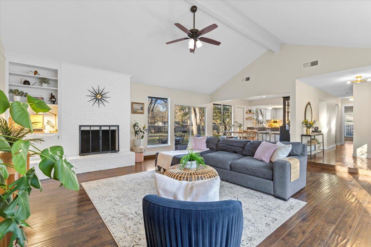 9004 Charnwood Ct, Austin, TX 78729