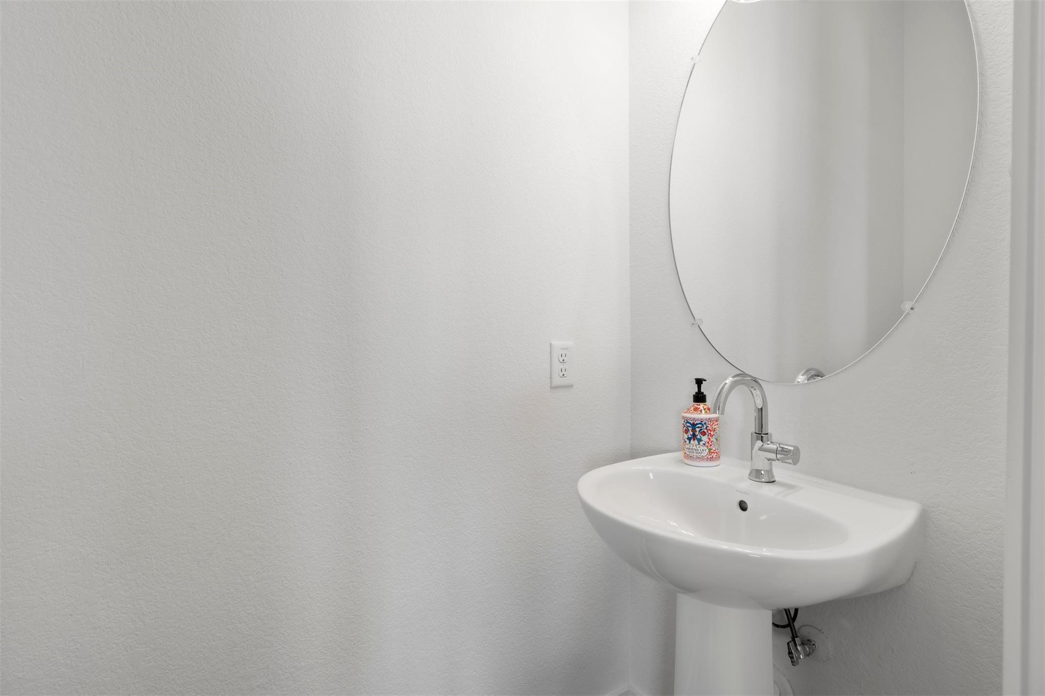 2050 Lohmans Spur Rd # 2203, Lakeway, TX 78734