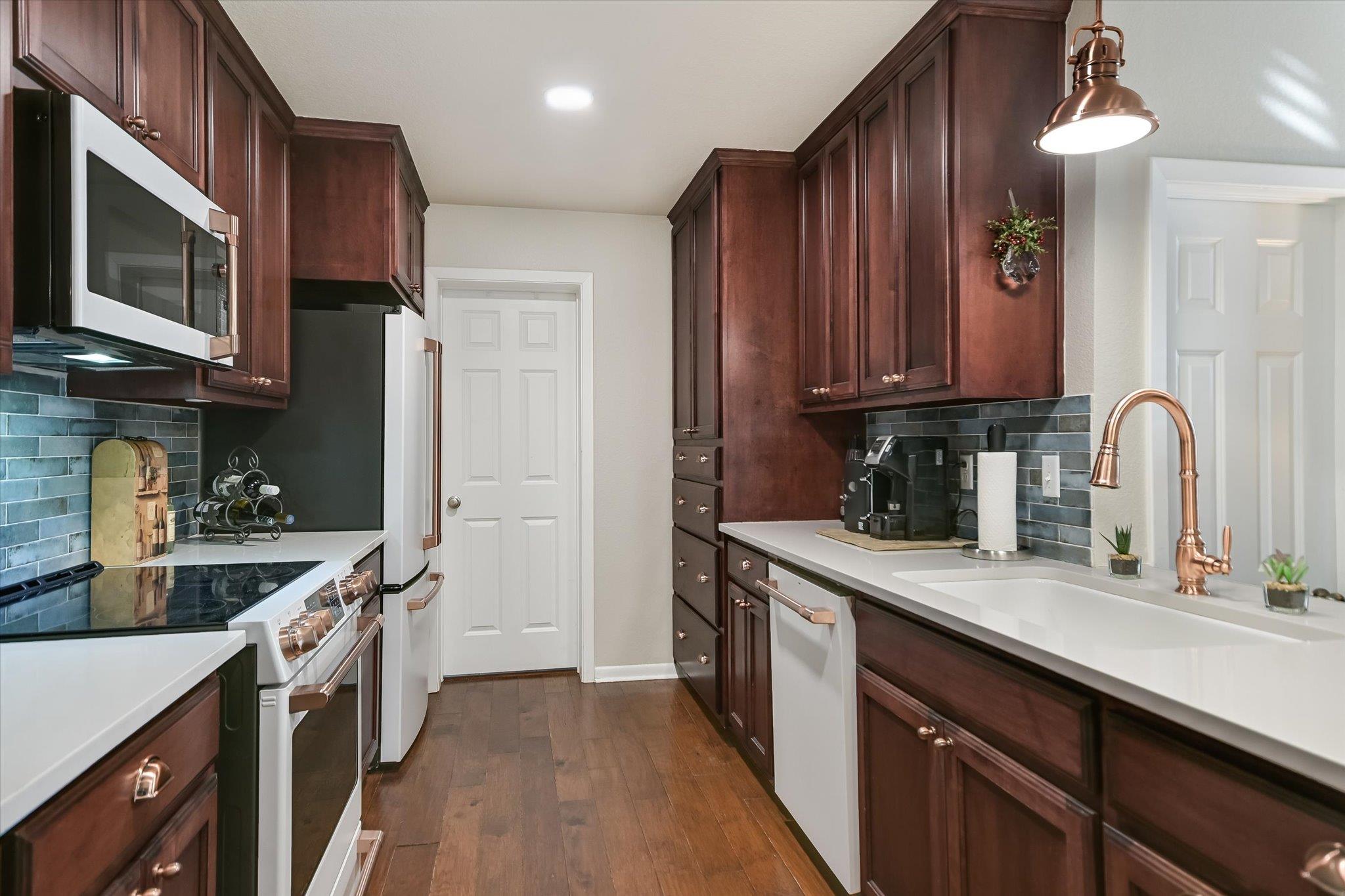 2201 Lakeway Blvd # 20, Lakeway, TX 78734