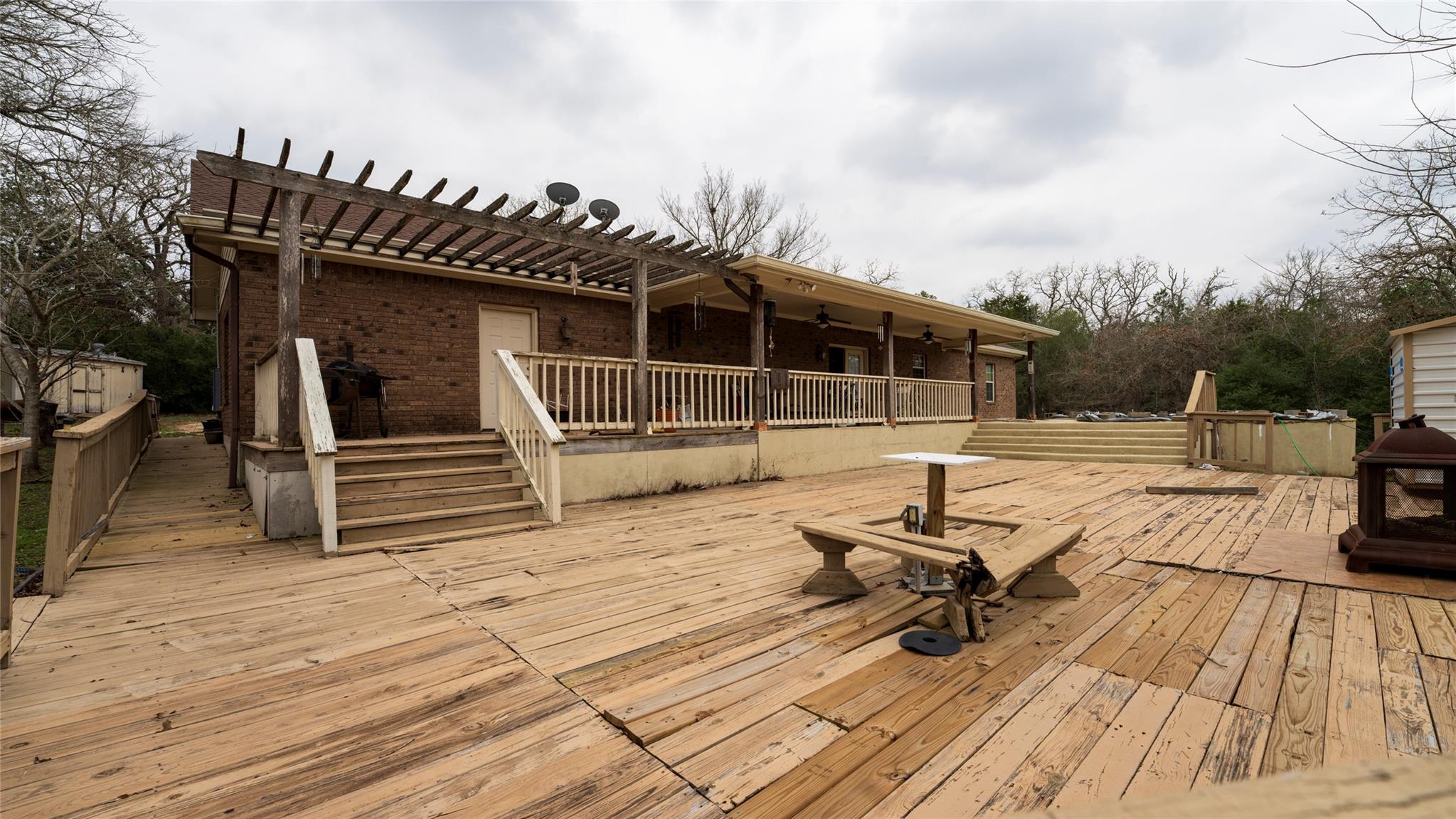 191 Clydesdale Dr, Dale, TX 78616