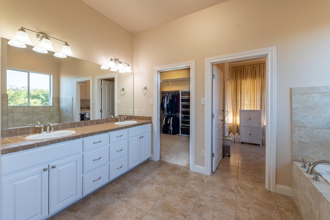 3506 Parliament Cv, Lago Vista, TX 78645