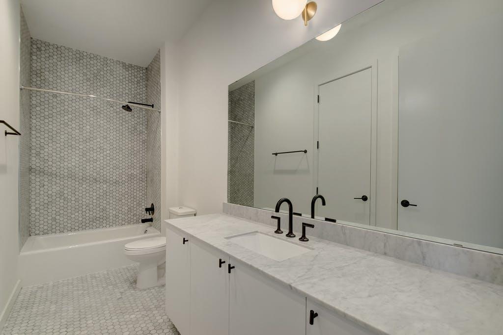 800 Embassy Dr # 606, Austin, TX 78702