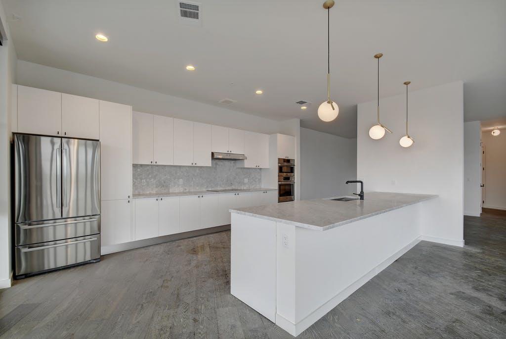 800 Embassy Dr # 606, Austin, TX 78702