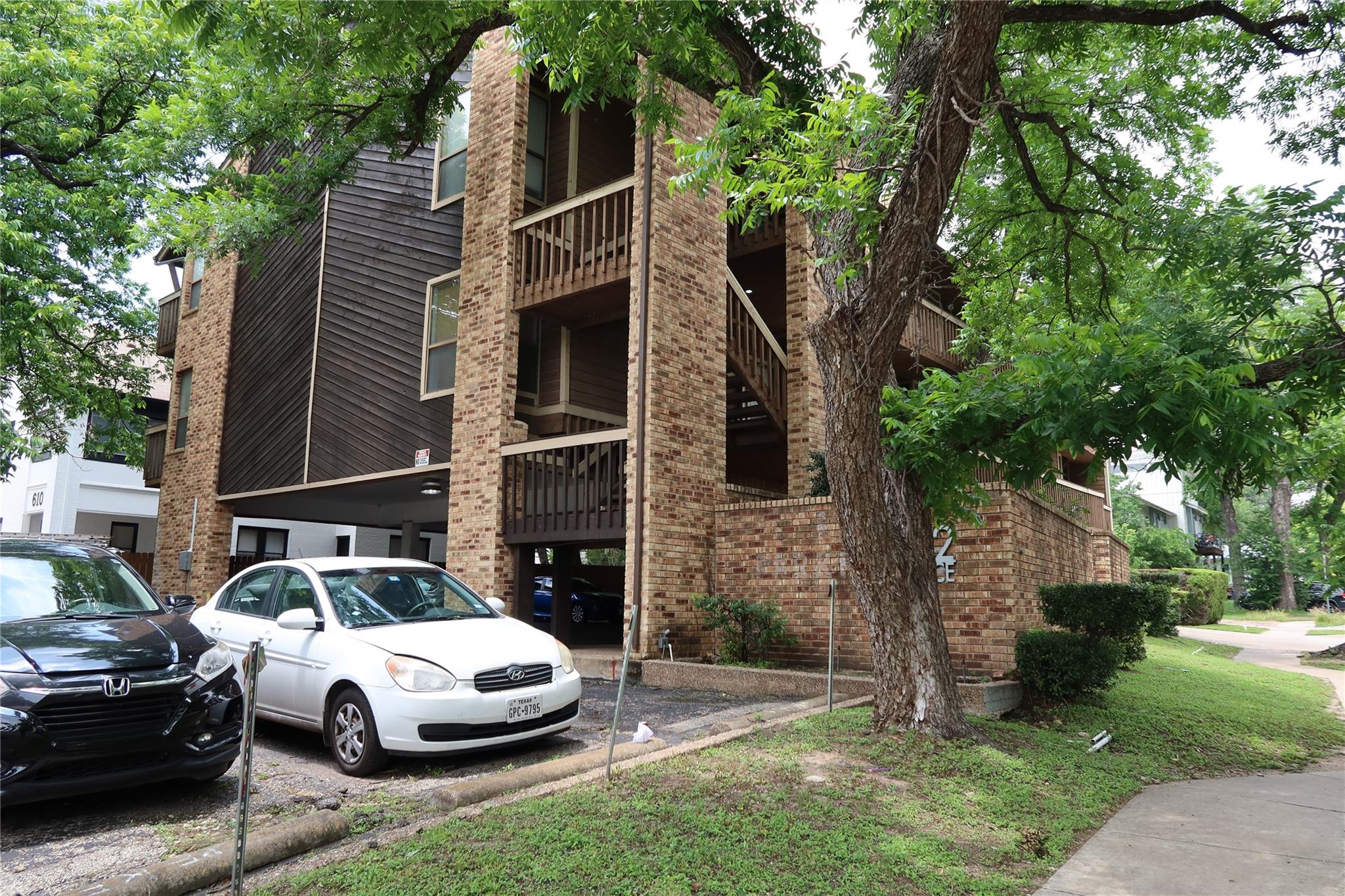 612 Park Pl # 202, Austin, TX 78705