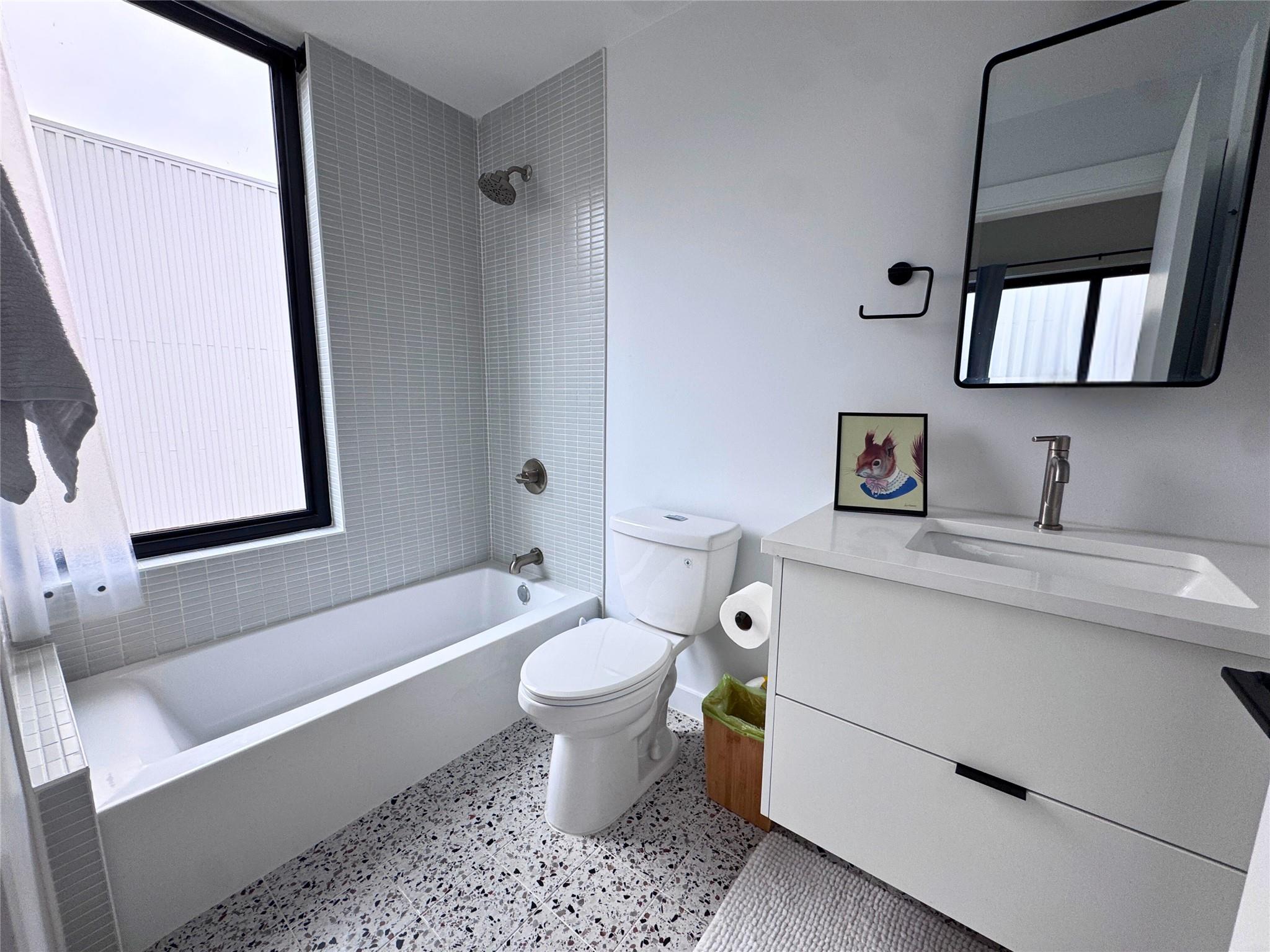 1206 Luna St # 2, Austin, TX 78721