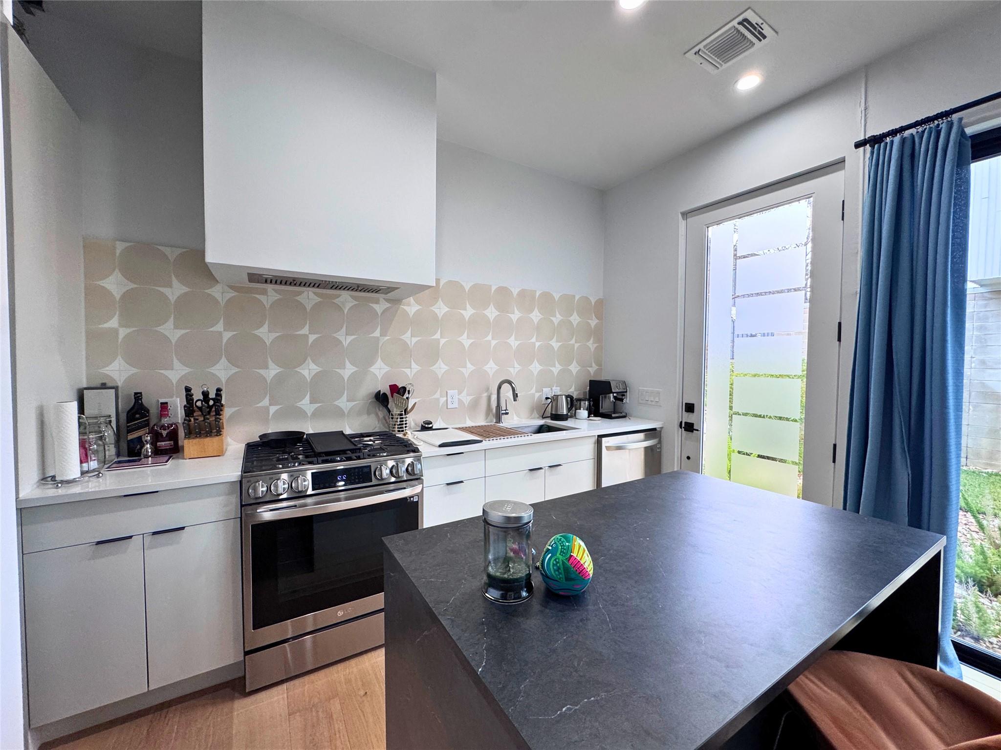 1206 Luna St # 2, Austin, TX 78721