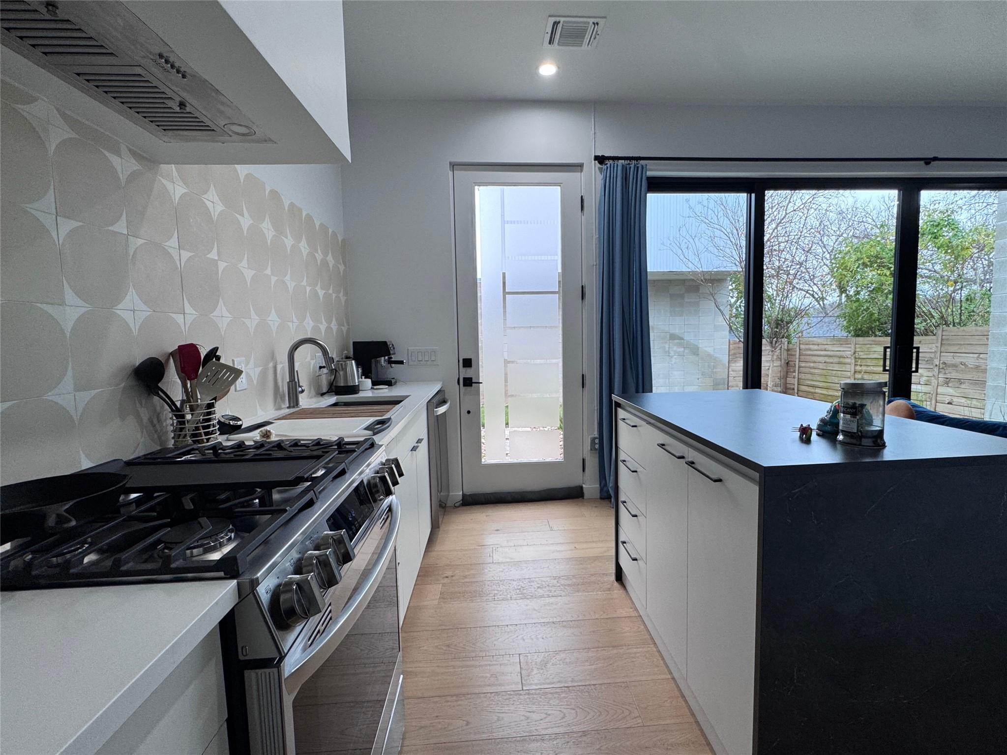 1206 Luna St # 2, Austin, TX 78721