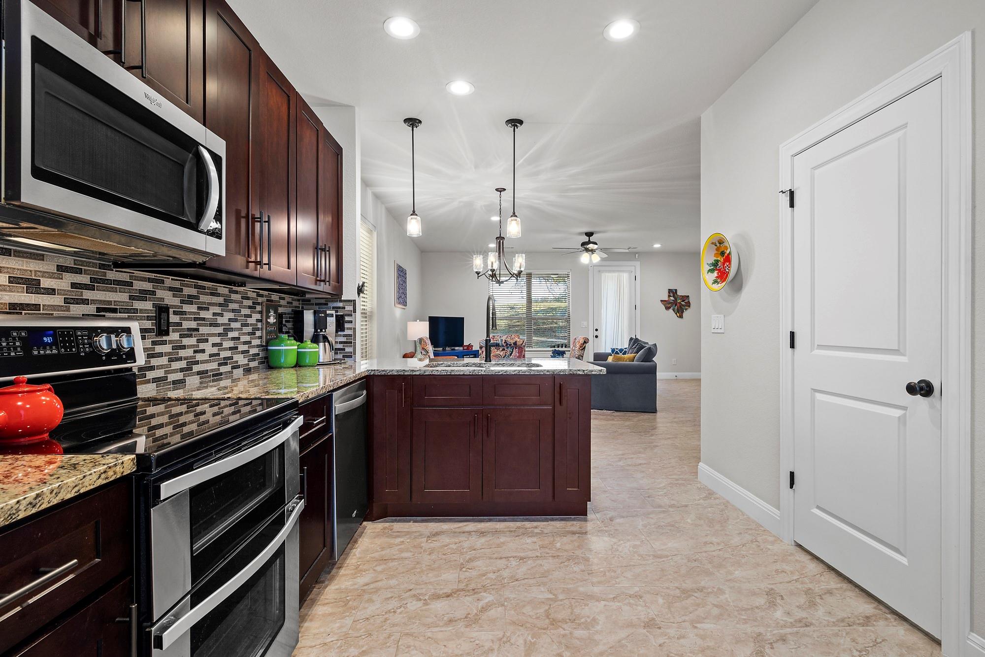 575 Demarett Dr, Point Venture, TX 78645