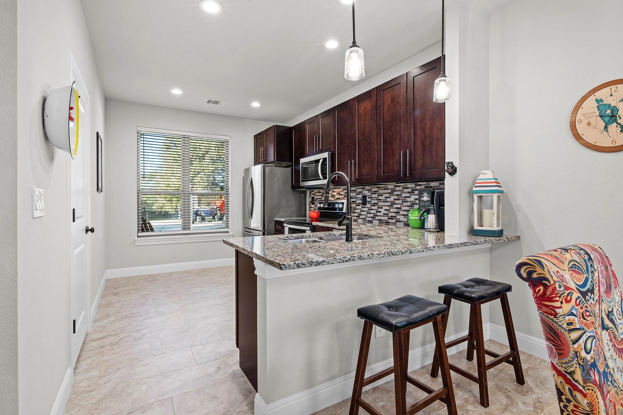 575 Demarett Dr, Point Venture, TX 78645